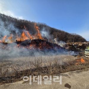 청송서 목재공장 화재...헬기 9대 투입 진화 중