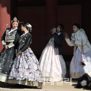 [포토]''추워도 한복 입고 찰칵'                                                                                                                                                           