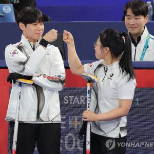 컬링 믹스더블 김선영-정영석, 에스토니아에 완승…5연패 뒤 2연승