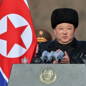 국방성 간 北 김정은 "군 역할 높아지는 5년 될 것"