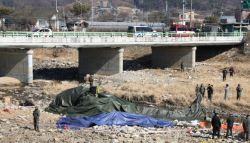 육군 코브라 헬기 훈련 중 추락…탑승 준위 2명 사망(종합)