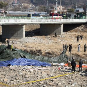 육군 코브라 헬기 훈련 중 추락…탑승 준위 2명 사망(종합)