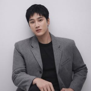 '스프링 피버' 안보현 "4kg 쪘는데…'재벌X형사' 전 다이어트"[인터뷰]...