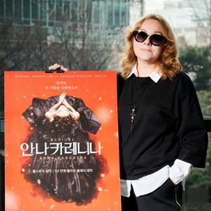 "불륜에 빠진 안나, 그녀의 실수를 누가 심판할 수 있을까요?"