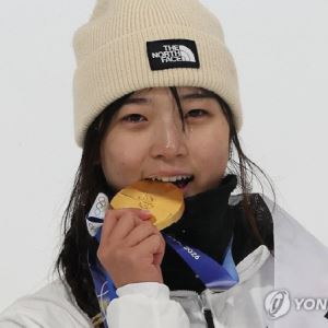 '17살 여고생' 최가온, 클로이 김 제치고 한국 스키 첫 금메달