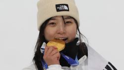 '17살 여고생' 최가온, 클로이 김 제치고 한국 스키 첫 금메달