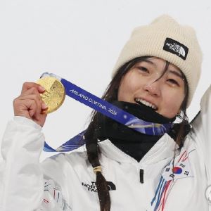 '두 번의 추락 넘어선 금메달' 최가온 "어디 하나 부러진줄 알았죠"