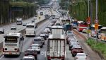설연휴 전야 ‘뒤섞인 퇴근·귀성길’…밤 되면서 고속도로 숨통