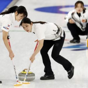 한국 여자 컬링, 영국에 완승...1패 뒤 2연승 '4강행 청신호'