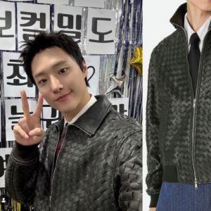 "퍼스널컬러가 국방색이라고?" 우즈의 새로운 '남친룩'[누구템]
