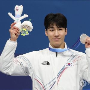 '3회 연속 메달' 황대헌, 논란 꼬리표 떼고 실력으로 증명