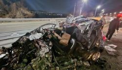 고속도로서 버스와 정면충돌...'역주행 경차' 상태