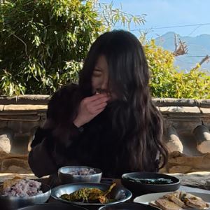 "오죽했으면 공무원이 설날에"...'충주맨' 후임, 터졌다