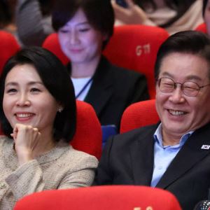 "일단 비밀" 李대통령 부부 관람 영화는...강훈식은 "고향 친구 신작"