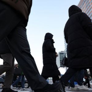 “나 빼고 다 월 400만원 번다고?”…절반은 300만원 미만