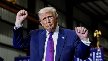 트럼프 "외계 생명체·UFO 정부 문서 공개 지시"