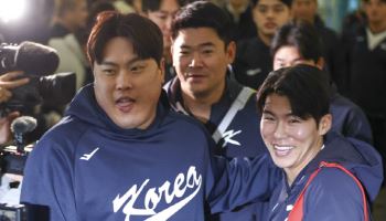 16년 만에 태극마크 단 류현진, 한화 상대로 2이닝 무실점 '완벽투'