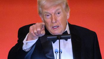 미, 이란 공습 대비 중동에 전투기 ‘집결’…위성사진 포착