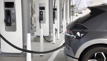 배터리 가격 하락에 친환경차 시장 가속화…"신차·보급 모델 늘린다"