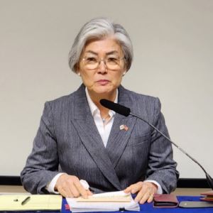 강경화 “美 301조 조사 가능성 예의주시…국익 최우선 대응”