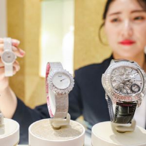 가방 대신 반지…`웨딩 수요`에 `명품관` 판 바뀐다