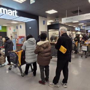 “정말 가격이 880원?” 삼겹살 600톤 푼 이마트…‘미끼’는 옛말[르포]