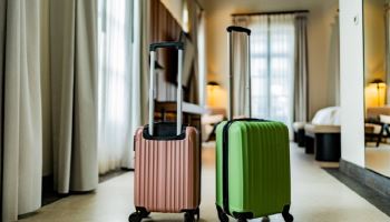 상가는 텅텅, 호텔만 ‘빅딜’…극과 극 부동산 현실, 왜