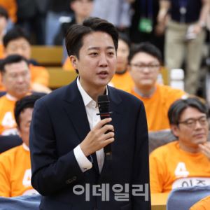 '부정선거 끝장토론'…이준석 vs 전한길, 오늘 생중계로 붙는다