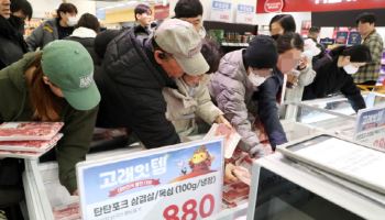 삼겹살 2만원에 금추까지…"집에서 굽자"[사(Buy)는 게 뭔지]