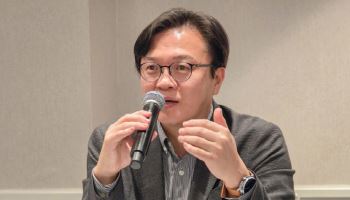 “애플, 따라올 테면 따라와 봐”…삼성, 갤S26 ‘프라이버시 디스플레이’ 자신감