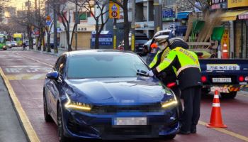 "음주운전에 강아지 안고 운전도"…새학기 등굣길 `빨간불`[르포]