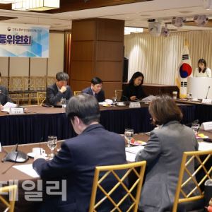 “480일 부모보험이 아빠 육아 바꿔”…스웨덴서 배우는 저출산 해법