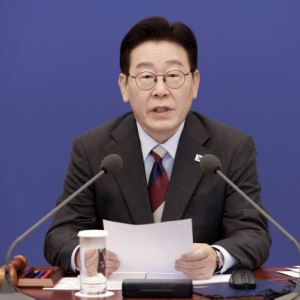 李대통령 "주식·환율에 적극 대응" …시장안정 프로그램 주문