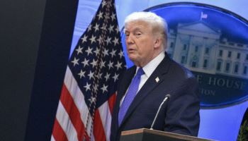 “올게 왔다”…美법원, 트럼프 행정부에 195조원 관세환급 명령