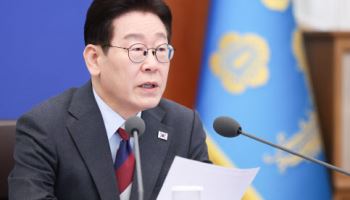 李대통령 "넘어진 김에 쉬어가자…시장 교정 기회"