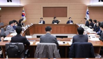 [마켓인]국민연금 '의결권 민간 위임' 논의 기금위서 ‘제동’..."실익 없는 포기"