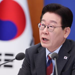 블룸버그 "이재명의 주식시장 승부수, 폭락 이후 시험대"