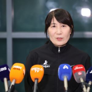 이란 女 배구 사령탑 이도희 귀국... "빠른 대처 덕에 무사 귀국"