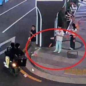 '불법 전단지'에 칼 빼든 경찰…전국 첫 '살포 총책' 구속