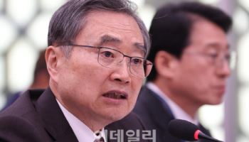 이란 사태 긴급 현안질의, '답변하는 조현 외교부 장관'