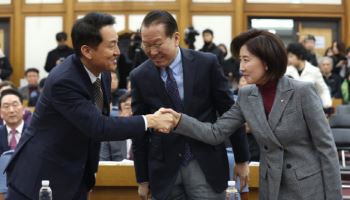 용산국제업무지구 정책토론회, '악수하는 오세훈-나경원'