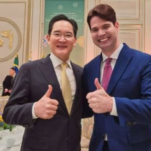 "갤럭시 잘 아는 분이 도움을…" 이재용, 청와대 '사진기사'된 사연