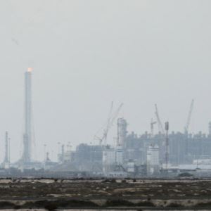 쿠웨이트 “이란 긴장 고조에 예방적 감산”…호르무즈 봉쇄 여파