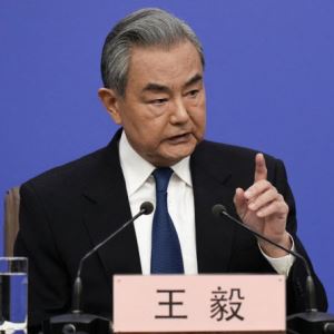 "중동 군사작전 즉각 중단해야"…왕이, 美에 직접적 비판은 자제(종합)