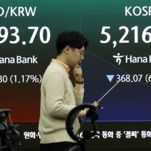 5% 밀리는 코스피 '매도 사이드카' 발동…삼전·하닉 동반 6%↓