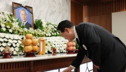 尹 부친 묘소 주변에 30cm 철침 박은 70대 2명…경찰 혐의없음