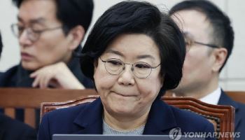 경찰, '부정청약·갑질의혹' 이혜훈 전 의원 자택 압수수색