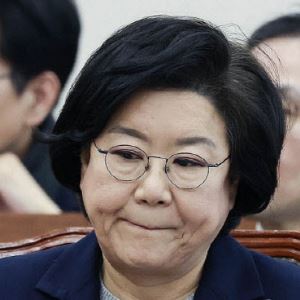 경찰, '부정청약·갑질의혹' 이혜훈 전 의원 자택 압수수색