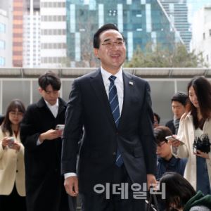 박홍근, 네 식구 재산 6.2억…민주화운동에 전과 2건(종합)