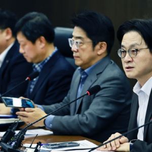 고유가 충격 최소화 총력전…비축유 방출도 검토